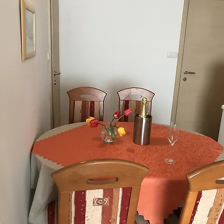 Sandra בית הארחה 3*